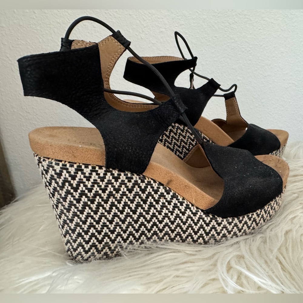 Lucky Brand Black and White Wedges Size 8